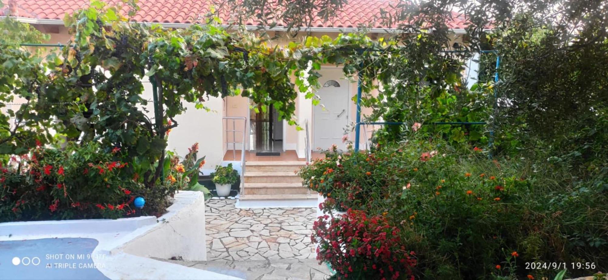 Vasil Rooms Lukovë Exterior foto